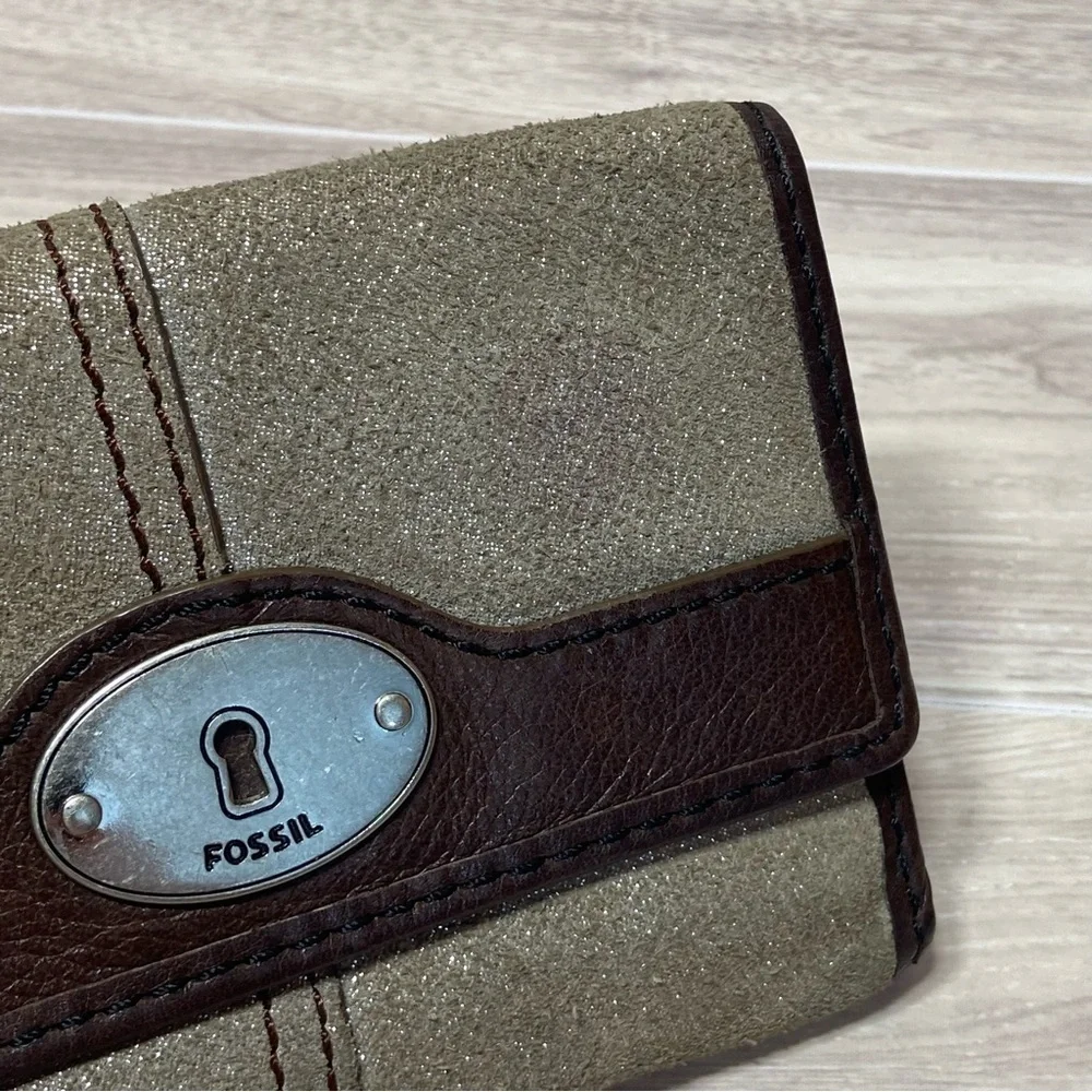FOSSIL / Ladies Brown Leather and Tan Metallic Tri Fold Wallet